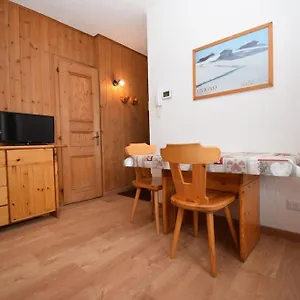 nice-central-two-room-apartment-with-parking.it-lombardy.com/